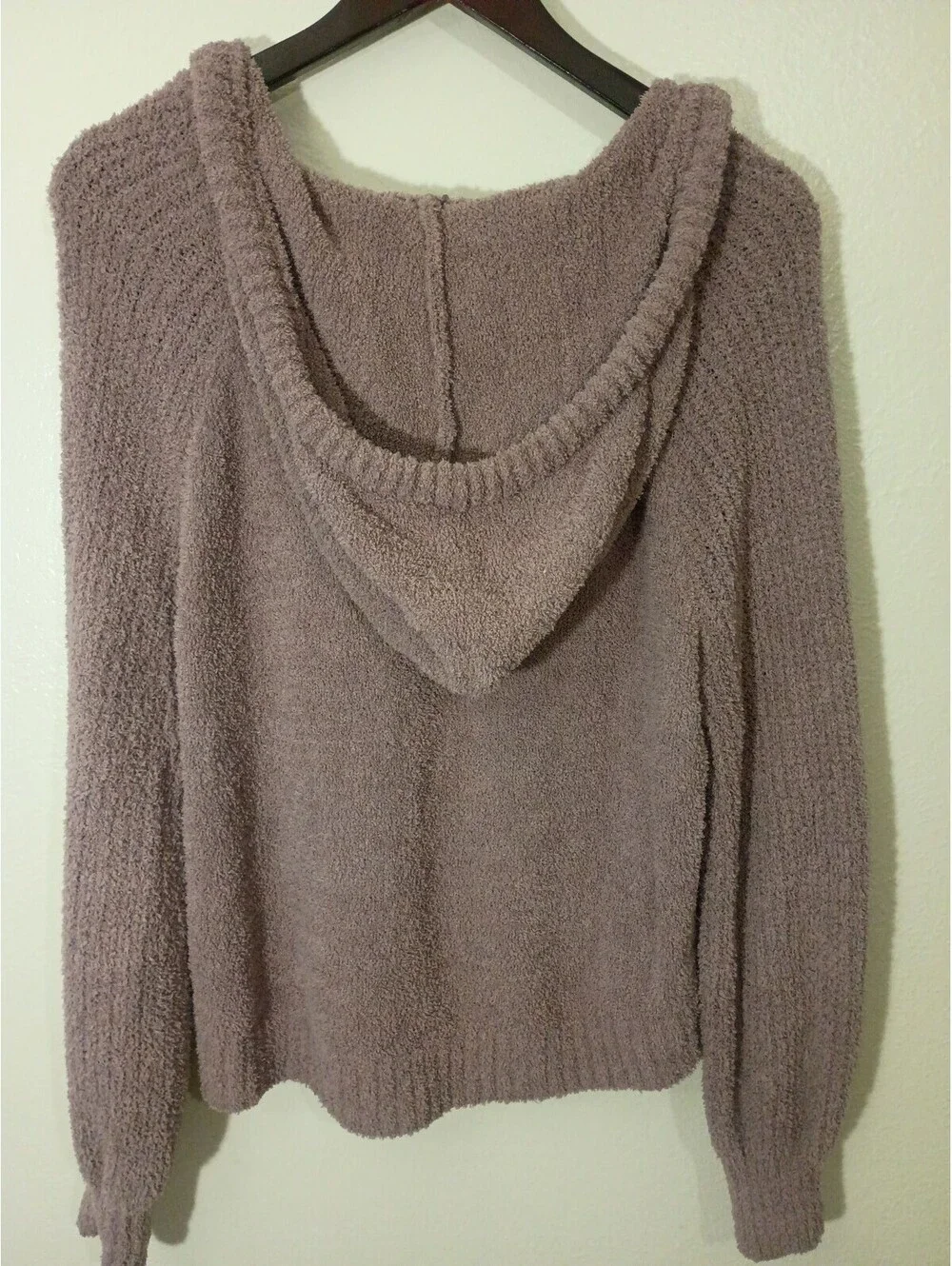 SO Cozy Textured V-Neck Hoodie Sweater in Mauve, Size Large